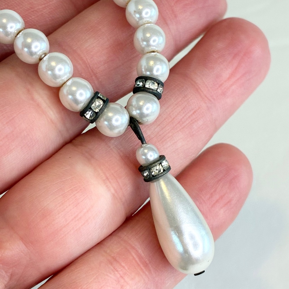 Vintage Necklace Faux Pearl Teardrop Pendant Rhinestone Accents White Cream 16"